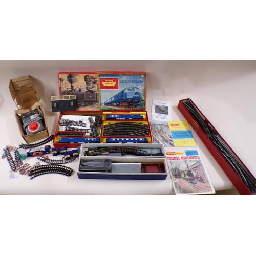 1311 - COLLECTION OF OO GAUGE MODEL RAILWAY ACCESSORIES AND RAILS; BOXED TRIANG HORNBY THE BLUE PULLMAN