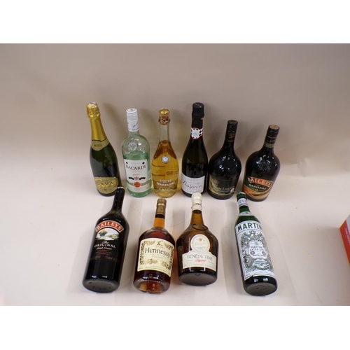 1353 - TEN BOTTLES OF MIXED WINES AND SPIRITS