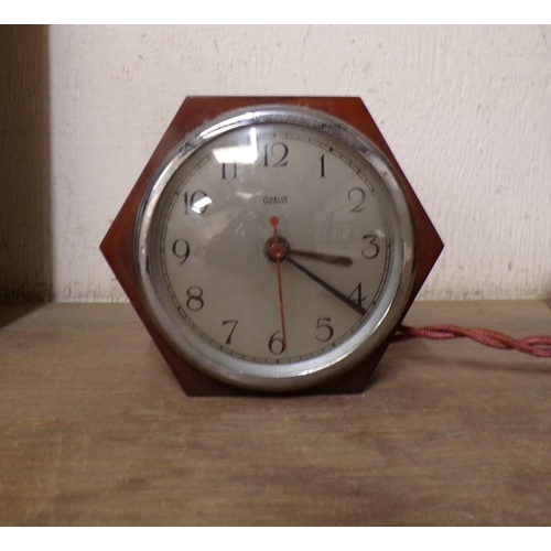 55 - BAKELITE GOBLIN ELECTIC CLOCK