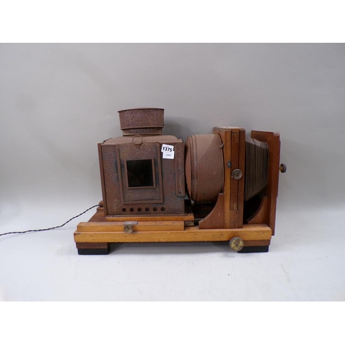 1375 - EARLY 20C MAGIC LANTERN EXTENDS TO 56CM CLOSED