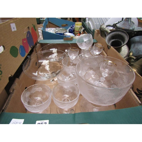 252 - BOX OF GLASSWARE