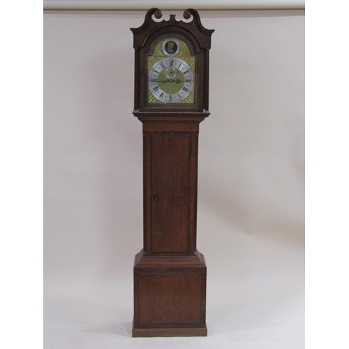 25 - A mid 18c eight day longcase clock by Jonah Walker of London, the 30cm brass arched dial having urn ... 