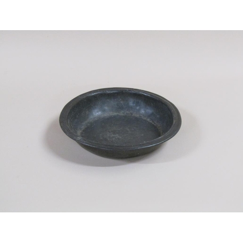 47 - A late 16c/early 17c pewter bowl, 26cm diam.