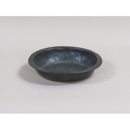 47 - A late 16c/early 17c pewter bowl, 26cm diam.