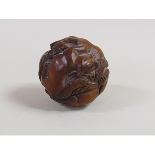 1339 - WOODEN NETSUKE IN THE FORM OF A BALL OF RATS