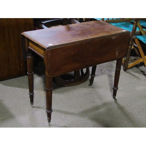 661 - VICTORIAN MAHOGANY PEMBROKE TABLE