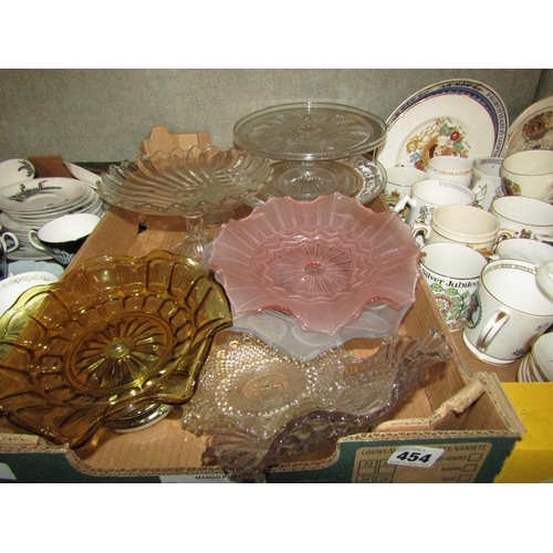 454 - QTY OF MOULDED GLASSWARE, COMPORTS