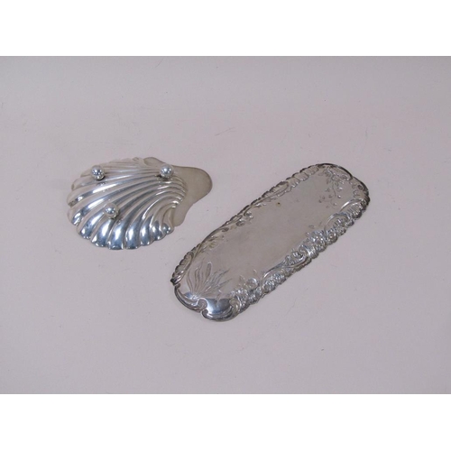 1520 - SILVER SHELL BUTTER DISH AND AN ART NOUVEAU DECORATED SILVER PIN TRAY 5.5ozt