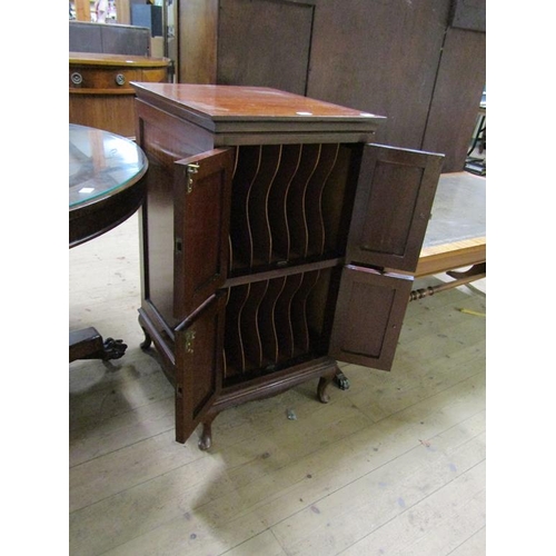 1860 - LATE 19/EARLY 20c MAHOGANY MUSIC CABINET 54 x 92 cms