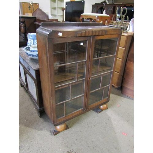 590 - 1930s OAK BOOKCASE