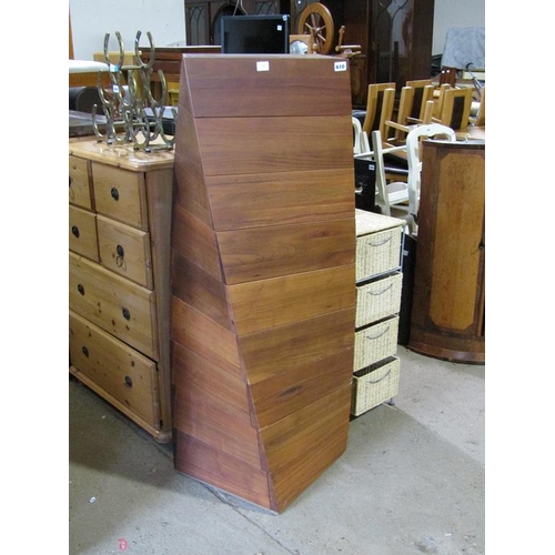 610 - PEDESTAL CHEST