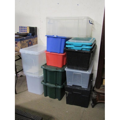 671 - QTY OF PLASTIC CRATES