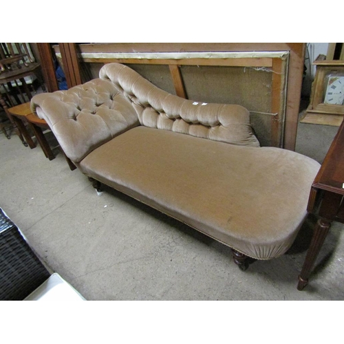 677 - VICTORIAN CHAISE