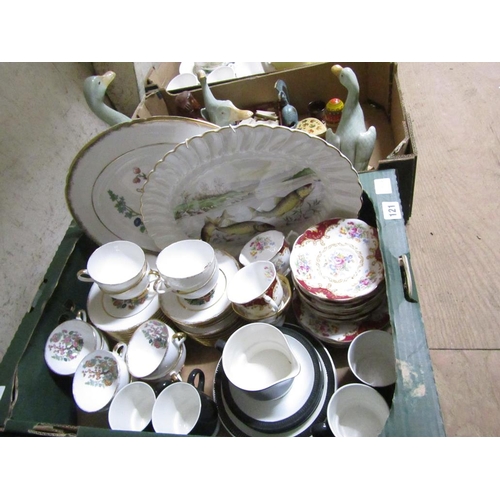 121 - BOX OF TEA/TABLE WARES TO INCL ROYAL ALBERT