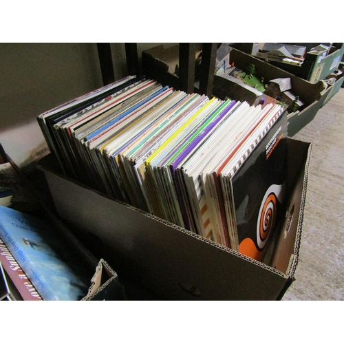 524 - BOX OF MIXED RECORDS