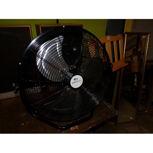 921 - FAN