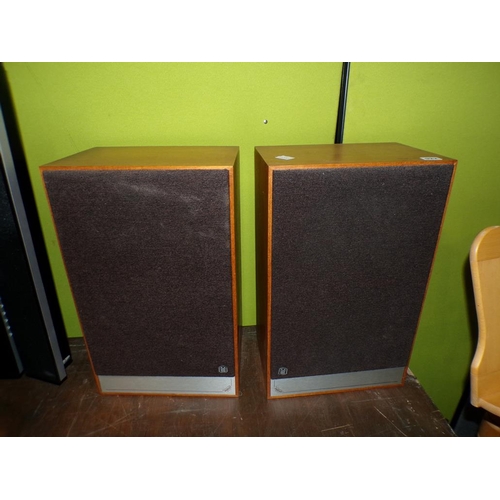 922 - TWO SPEAKERS