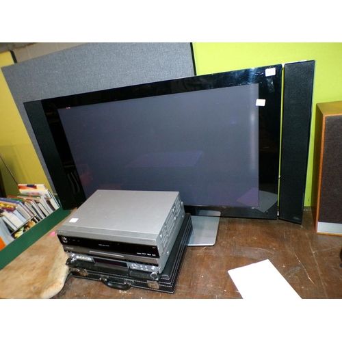 923 - TV, DVD PLAYER ETC