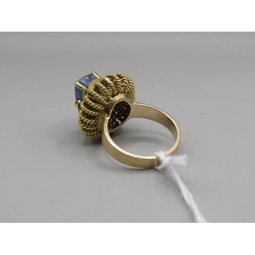 1414 - 18ct GOLD BLUE STONE SET RING SIZE K 1/2