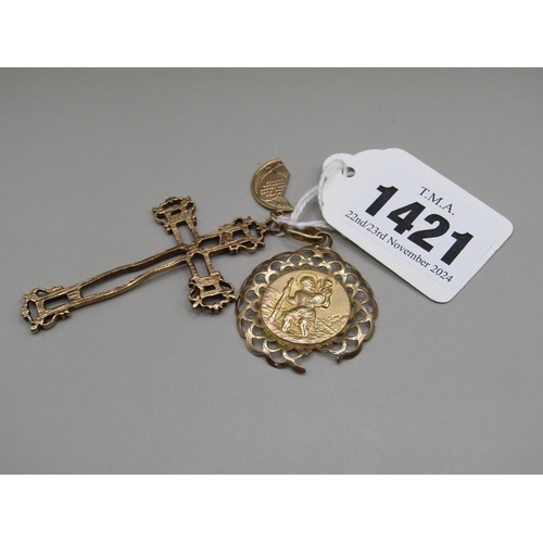 1421 - 9ct GOLD CRUCIFIX, 9ct GOLD COIN PENDANT AND A 9ct GOLD PENDANT - 9.1g