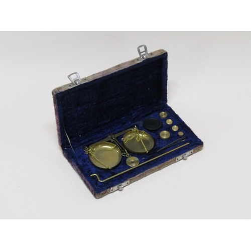 1375 - BOXED SET OF BRASS BALANCE SCALES