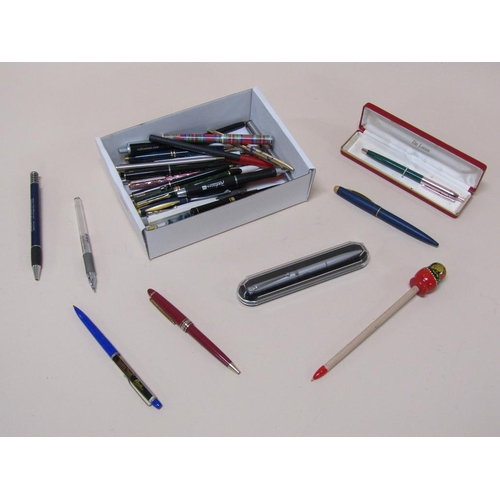 1499 - TRAY OF MIXED PENS AND PENCILS