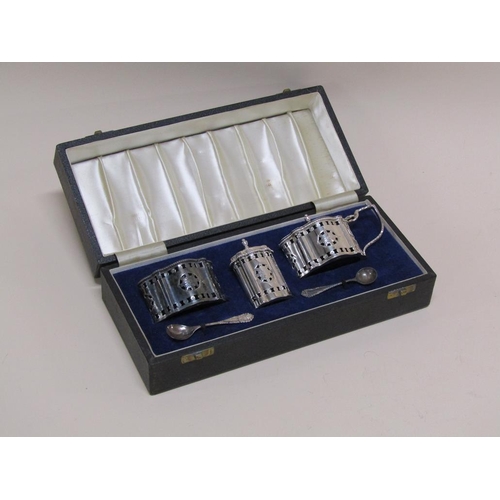 1523 - BOXED SILVER 3 PIECE CRUET SET, 7.5ozt