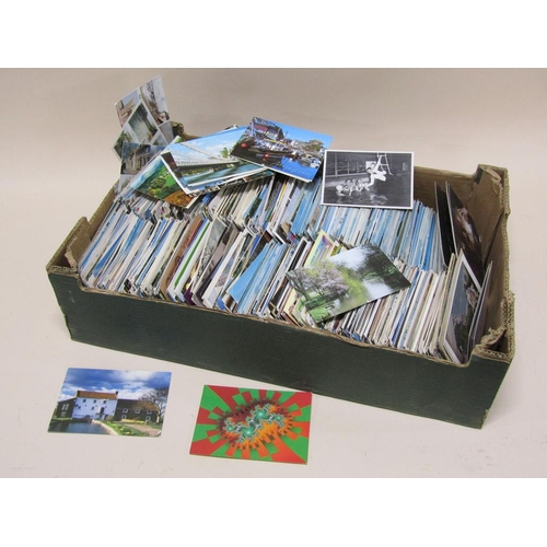 1578 - LARGE BOX OF MIXED POSTCARDS