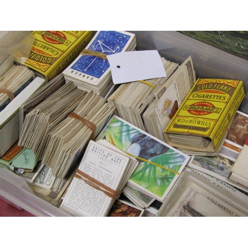 1579 - MIXED CIGARETTE CARDS, LOOSE AND IN ALBUMS