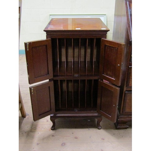 1733 - LATE 19/EARLY 20c MAHOGANY MUSIC CABINET 54 x 92 cms