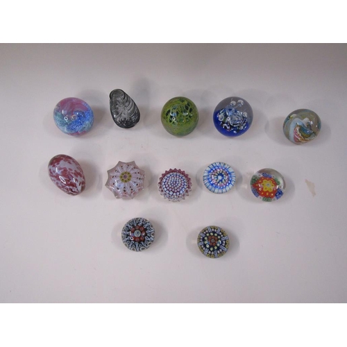 1665 - COLLECTION OF ART GLASS PAPERWEIGHTS TO INCL SCOTTISH - LARGEST 8CM DIAM