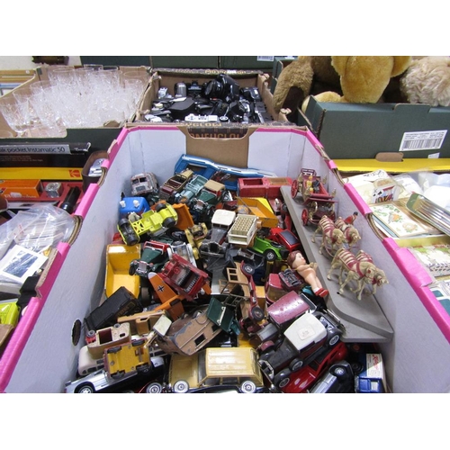 252 - BOX OF DIECAST VEHICLES