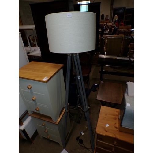 916 - STANDARD LAMP