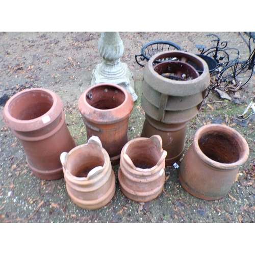 1023 - COLLECTION OF CHIMNEY POTS