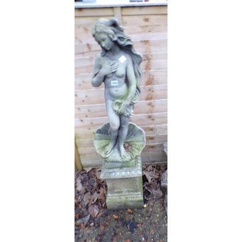 1042 - GARDEN STATUE