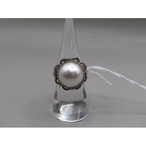 1663 - 18CT WHITE GOLD MABE PEARL RING - SIZE L