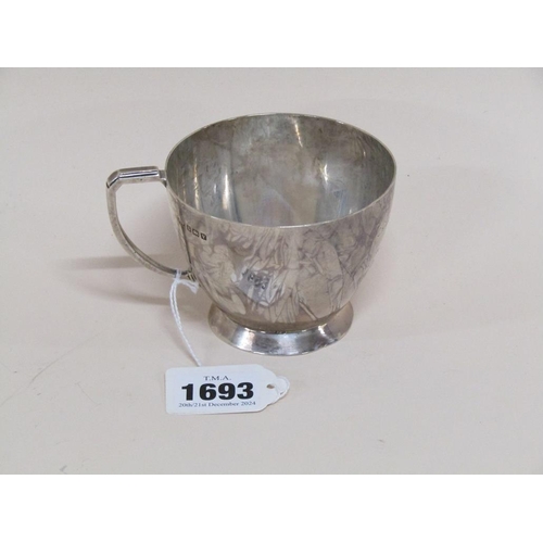 1693 - PRESENTATION SILVER CHRISTENING MUG DEAKIN AND FRANCIS BIRMINGHAM 1920 4.2ozt