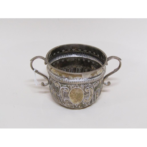 1699 - VICTORIAN TWO HANDLED SILVER CUP - LAMBERT AND CO. LONDON 1893 4.7ozt