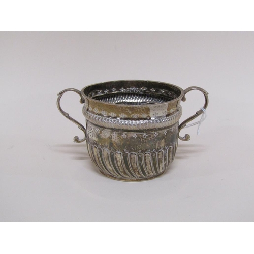 1699 - VICTORIAN TWO HANDLED SILVER CUP - LAMBERT AND CO. LONDON 1893 4.7ozt