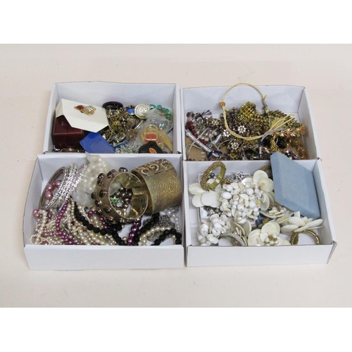 1746 - BOX OF MIXED COSTUME JEWELLERY TO INCL BANGLES, EARRINGS, BRACELETS ETC; TWO SILVER GILT BANGLES