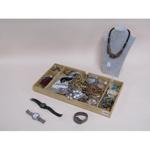 1752 - JEWELLERY NECKLACE STAND, MIXED COSTUME JEWELLERY TO INCL BANGLES ETC