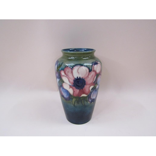 1977 - MOORCROFT ANEMONE VASE, 21CM H