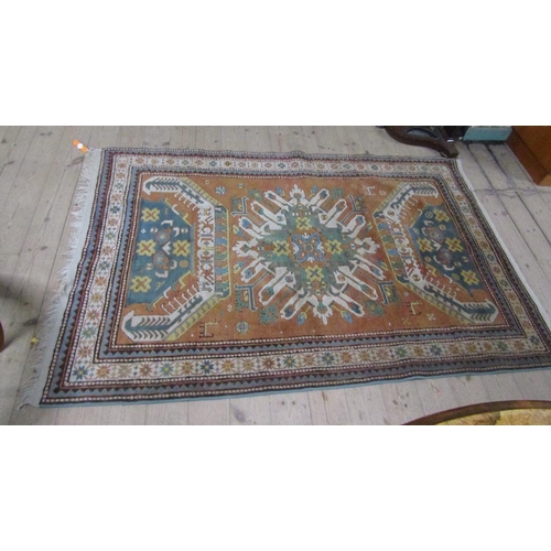 2045A - PERSIAN STYLE WOOLLEN RUG OF FAWN, BLUE AND ORANGE GROUND, 131CM X 204CM