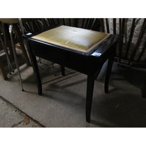 524 - PIANO STOOL