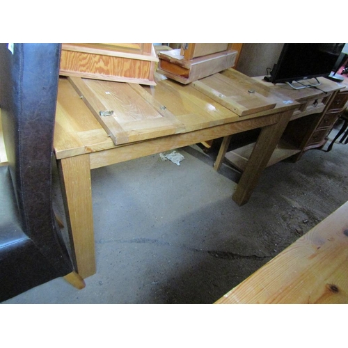 671 - OAK EXTENDING DINING TABLE