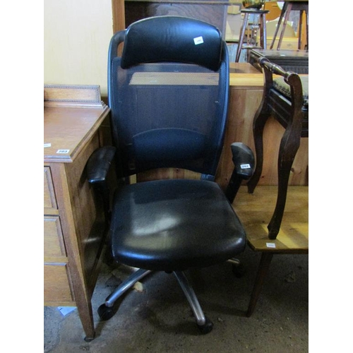 702 - OFFICE CHAIR