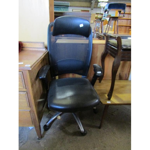 702 - OFFICE CHAIR