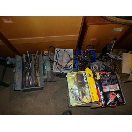 724 - LARGE QTY OF HAND TOOLS ETC