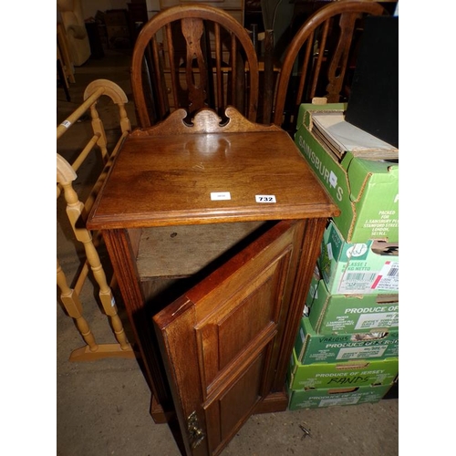 732 - VICTORIAN BEDSIDE CUPBOARD