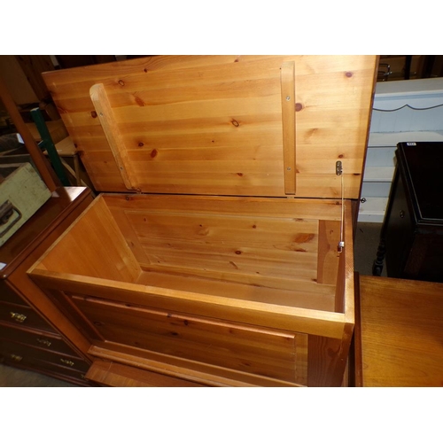 742 - PINE BLANKET CHEST